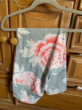 aerie Floral Gray & Coral Leggings